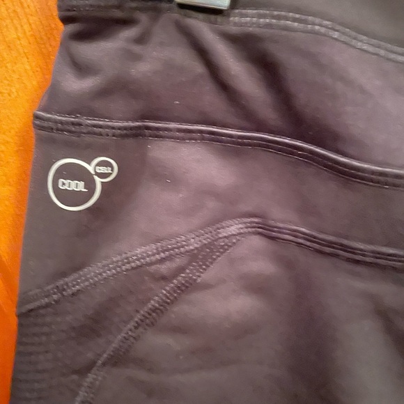 Puma athletic capris size small - Picture 4 of 4